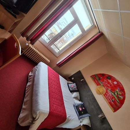 מורה Hostellerie Du Cantal מראה חיצוני תמונה