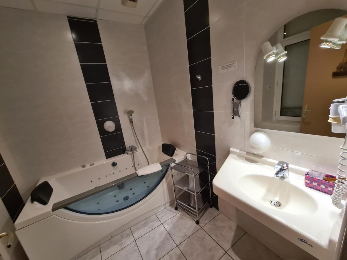 מורה Hostellerie Du Cantal מראה חיצוני תמונה