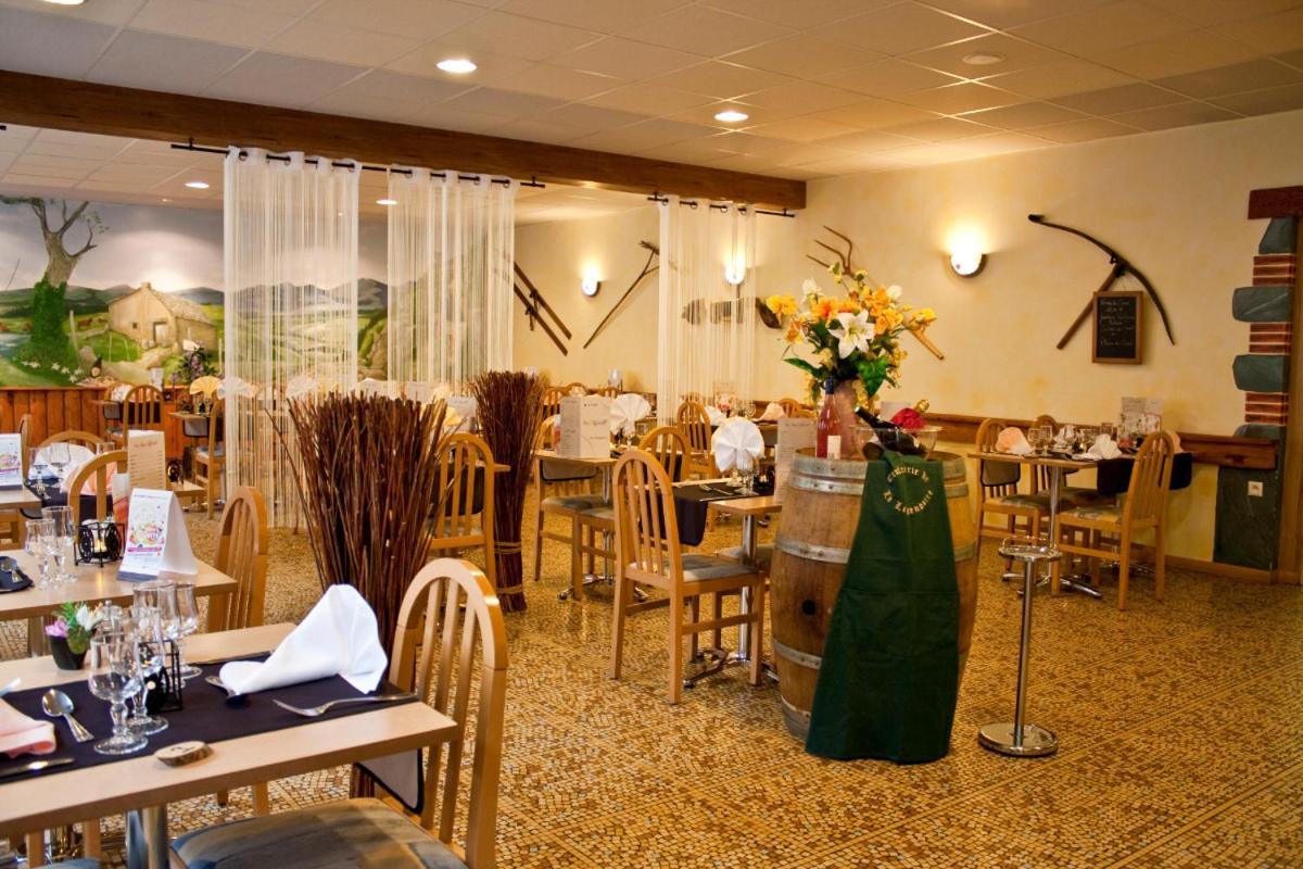 מורה Hostellerie Du Cantal מראה חיצוני תמונה