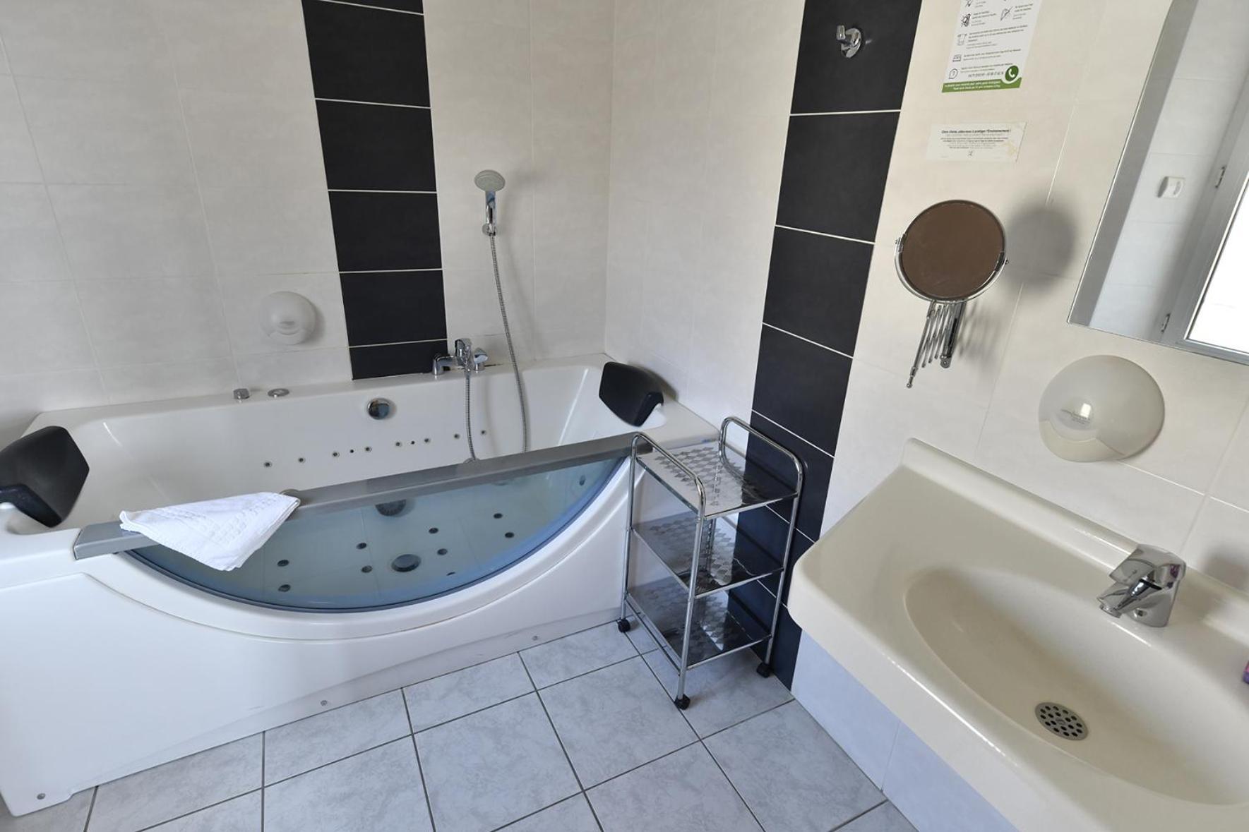 מורה Hostellerie Du Cantal מראה חיצוני תמונה