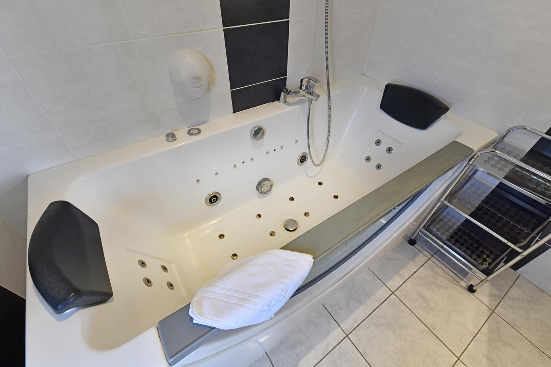 מורה Hostellerie Du Cantal מראה חיצוני תמונה